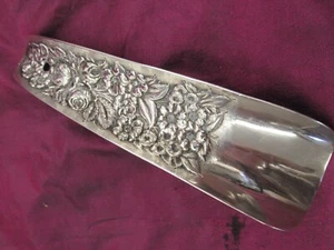 Antico corno per scarpe STIEFF, Baltimora ARGENTO STERLING Repousse 6" - Foto 1 di 9
