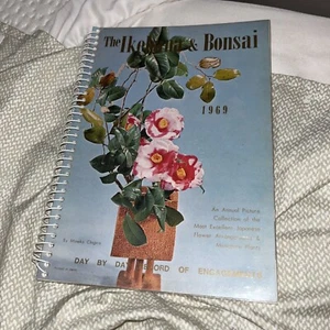 1969 Ikebana & Bonsai: A Text Book For Floral Arts & Daily Engagement Calendar - Foto 1 di 5