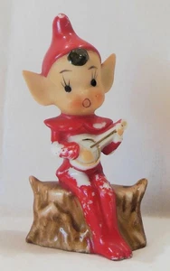 Keramik rote Pixie Elfe Figur singend & spielt Banjo auf Baumstumpf Japan - Bild 1 von 10