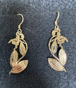 Wild Bryde Blume Iris Ohrringe goldfarben französischer Draht Vintage NEU - Bild 1 von 3