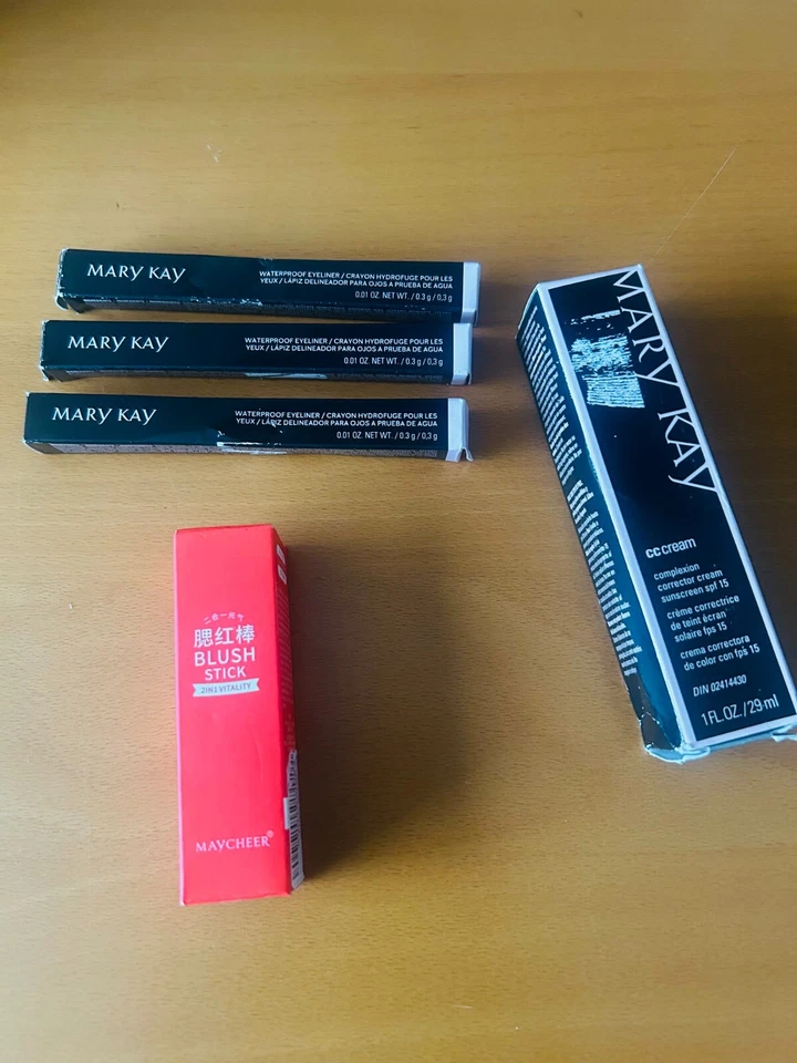 Mary Kay Waterproof Eyeliners lot 3 Pen, 1 cc cream sunscreen SPF 15, blush  - Image 1 of 1