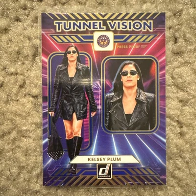 Donruss WNBA #3 2025 Kelsey Ciruela Túnel Visión Prensa Prueba Azul Foto 1 de 2