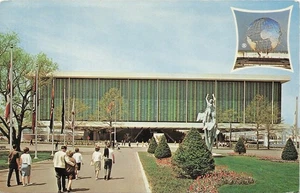 United States Pavilion At The 1964 1965 New York World’s Fair Postcard - Picture 1 of 2