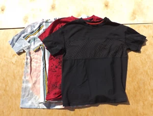 T-shirt ragazzo taglia media (8) Tye Dye Stripe nero rosso bianco blu CAT & JACK - Foto 1 di 8