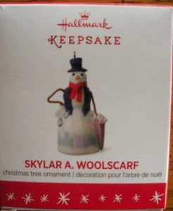 Hallmark 2016 miniatura - edición limitada - bufanda de lana Skylar A. - NUEVO - Imagen 1 de 4