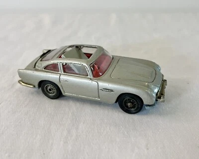 007 James Bond Aston Martin DB5 vintage Corgi England 5 inch NEEDS REPAIR used - Image 1 of 4