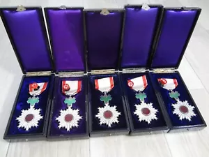 Zweiter Weltkrieg Japanischer Orden der aufgehenden Sonne 6. Klasse Medaillenabzeichen Aymy Marineblau 5er Set - Bild 1 von 21
