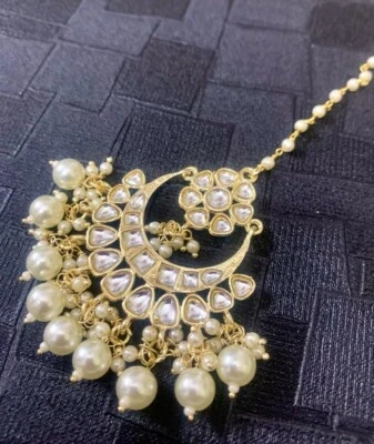 Joyería de frente tradicional estilo bollywood tono dorado perla kundan mang tikka Foto 1 de 3