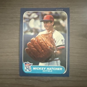 1986 Fleer Baseball Card Minnesota Twins Mickey Hatcher #396 Big Glove - Picture 1 of 2