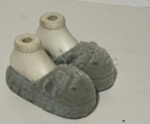 Scarpe bambola MGA Bratz pigiama party Cloe blu/grigio agnello lanugine pantofole - Foto 1 di 2