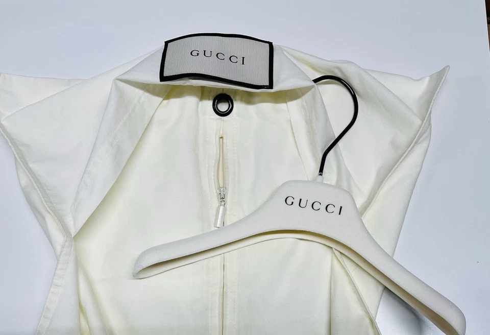 Gucci Bebé Niño Marfil Colgador y Tela Cremallera Cubierta Antipolvo Bolsa de Prendas 33” x 16” Foto 1 de 3