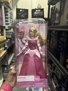 Disney Store La Bella Addormentata Principessa Aurora con Scoiattolo Bambola Classica 12" - Foto 1 di 4