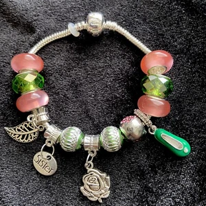 Pulsera Divine 9 Inspirada AKA Dije Europeo - Rosa/Verde 7 pulgadas - 0015 - Imagen 1 de 8