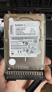 Toshiba IBM 2.5" 300GB 15K RPM SFF SAS HDD HARD DRIVE HUC156030CSS200 + Caddy - Afbeelding 1 van 2