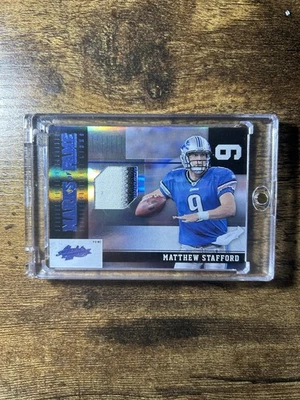 2010 Absolute: Matthew Stafford /50 Marks Of Fame 比赛穿 3 色布贴 (MEM) — 第 1/2 张图片