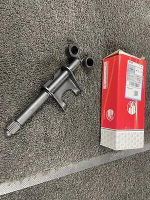 CLUTCH RELEASE FORK ARM + BUSHES  FOR  ALFA MITO FIAT 500 0.9 1.1 1.4 TWIN AIR  - Image 1 of 2