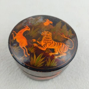 Caja baratija vintage de papel maché hecha a mano y pintada de laca de Cachemira Tigre 2,5" - Imagen 1 de 10