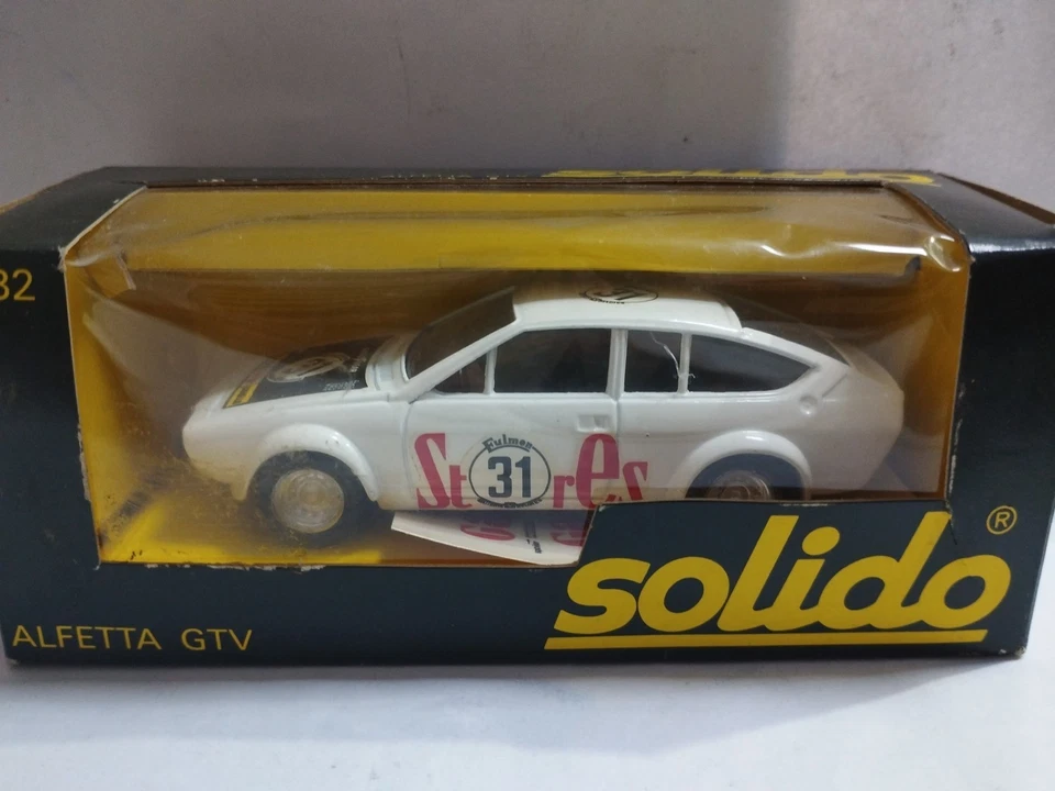 Solido 82 Alfetta GTV con Decals Scala 1/43 - Immagine 1 di 1
