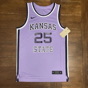 Herren Nike Kansas State KSU Lavendel Lila Basketball Trikot #25 Größe S, Neu mit Etikett - Bild 1 von 5