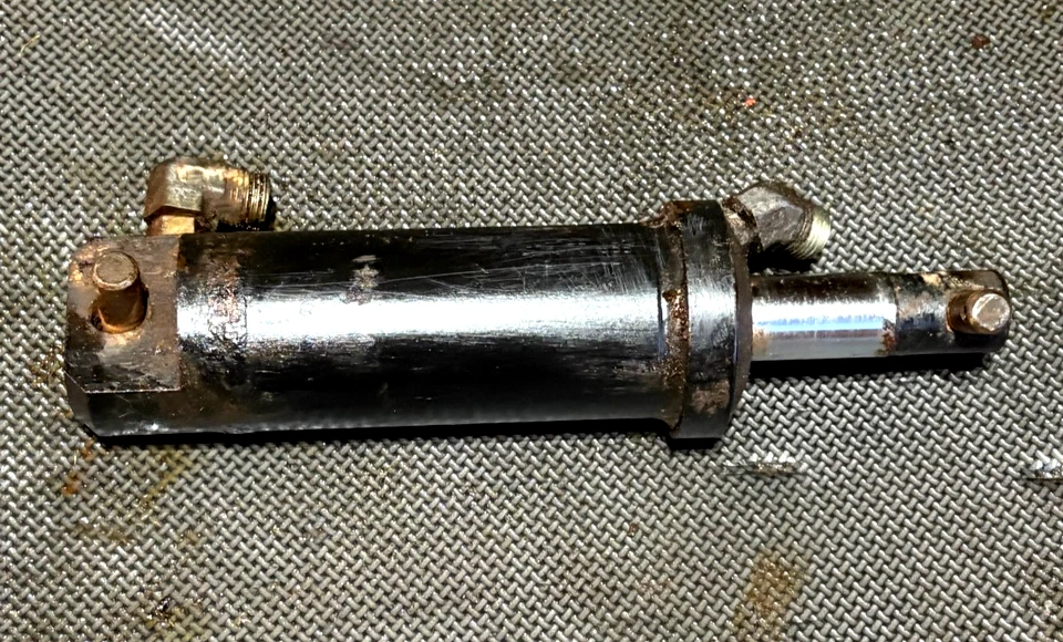 Cilindro elevador hidráulico trasero cortacésped carrete John Deere 2653A TCA22838 Foto 1 de 2