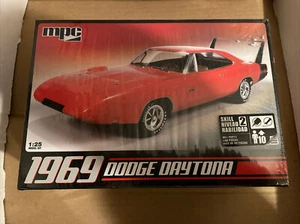 MPC 1969 Dodge Daytona Maßstab 1/25 Modellbausatz #709 werkseitig versiegelt - Bild 1 von 3