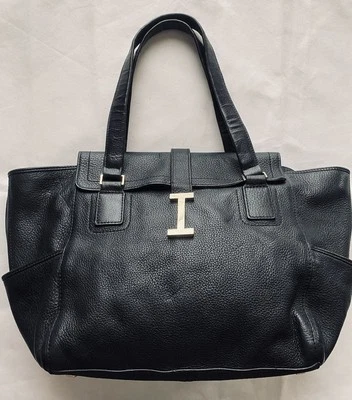 Bolsa tote Isaac Mizrahi couro granulado preto I fivela frontal grande - Imagem 1 de 4