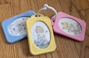 Vintage Precious Moments Baby Spielzeug Beißrassel Säugling Kleinkind Rahmen selten - Bild 1 von 4