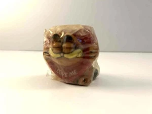 Garfield VINTAGE 1981 LOVE ME Enesco Wax Candle *RARE* - NEW SEALED - Picture 1 of 2