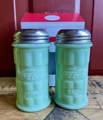 TableCraft Coca-Cola Jadeíta Verde Leche Vidrio Salero y Pimentero Juego Nuevo en Caja Foto 1 de 4
