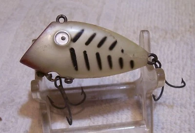 051025 VINTAGE   SWIMMIN MINNOW LURE  2"  WHITE W STRIPES - Image 1 of 3