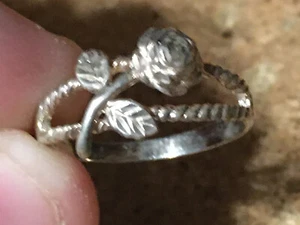 VINTAGE STERLING SILVER 925 ROSE RING SIZE 8 / WRONGWAY052 - Picture 1 of 9