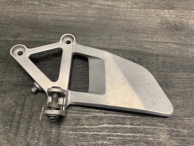VFR750F 1990-1993 Interceptor Honda OEM reposapiés delantero izquierdo estribo soporte de peldaño Foto 1 de 4