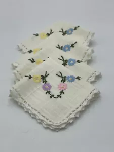 4 Vintage Linen Handmade Table Napkins Luncheon Cocktail Embroidery Crochet Trim - Picture 1 of 3