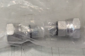 Lot of 2 Hydraulic Adapters 9/16" Male ORB to 3/8" Female Pipe Swivel 3001-1335 - Picture 1 of 3