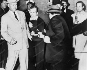Lee Harvey Oswald Shot - Jack Ruby 8x10 reimpresión de foto antigua - Imagen 1 de 1
