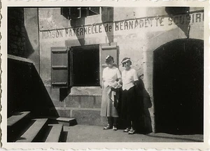 PHOTO ANCIENNE - VINTAGE SNAPSHOT -MAISON PATERNELLE BERNADETTE SOUBIROU LOURDES - Foto 1 di 1
