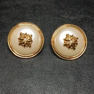 Vintage AVON Pierced Earrings Faux Pearl Cabochon With Flower On. 11269 - Picture 1 of 7
