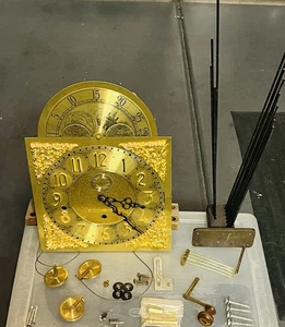 Howard Miller / Uhrwerk 1161-853 AS mit Mondzifferblatt, Ketten ungeprüft - Bild 1 von 8