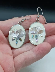 Vintage Alpaka Mexiko Silber Ohrringe Blume Emaille oval MOP Abalone Inlay 2" - Bild 1 von 7