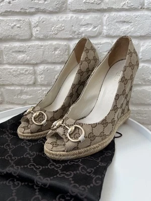 Zapatos de salón Gucci GG monograma de lona beige punta abierta talla 39 1/2 Foto 1 de 4