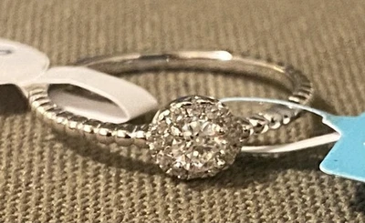 Anillo de moissanita de plata de ley - talla 7 - piedra central con puntas 0,23 CTW Foto 1 de 3