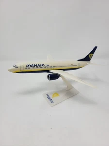 Ryanair Boeing 737-800 1:200 Snap-Fit Modell - Bild 1 von 5