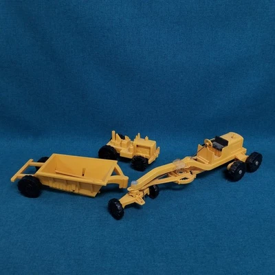 Juego De Colección Años 50 Juguetes Revell Niveladora Oruga, Más Vehículos De Construcción Plástico Foto 1 de 4