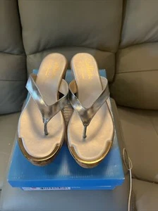 Callisto Thong Wedge Sandal Silver 10M - Picture 1 of 6