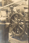 Mężczyzna na kole statku vintage prawdziwe zdjęcie pocztówka RPPC