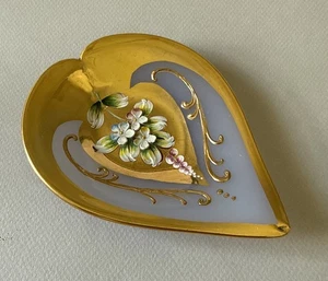 Vintage Tschechisch Böhmisch/Murano Lavendel Glas 3D Floral Goldrand TRINKET DISH - Bild 1 von 5
