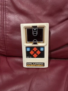 Juego portátil de baloncesto Mattel Electronics 1978 vintage no funciona - Imagen 1 de 2