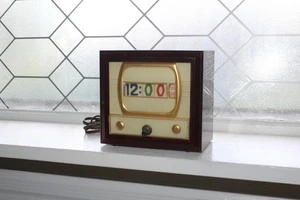Vintage 1955 TV Clock Pennwood Numechron Model 700 Bakelite - Picture 1 of 5