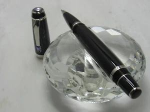 GORGEOUS HIGH QUALITY CROCODILE BLACK AND SILVER ACRYLIC ROLLER BALL PEN - Picture 1 of 4