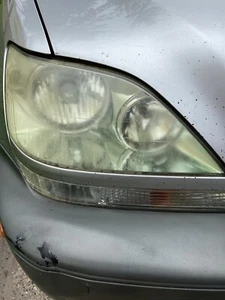 2001 Lexus RX300 Right Side Front Headlight Assembly - Picture 1 of 1